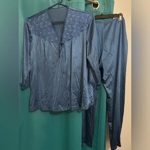 Blue pj set 3/4 sleeve and pants size medium